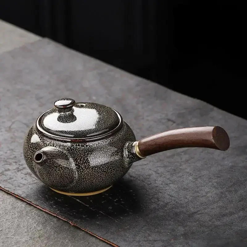Petite théière en céramique