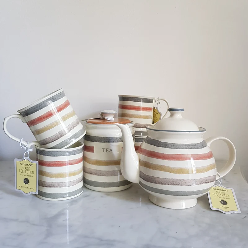 Service à thé Traditionnel Théière 1.4L, tasses et boîte à thé