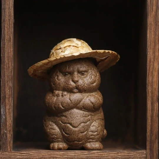 Mascotte de Thé Grue Dansante en Céramique