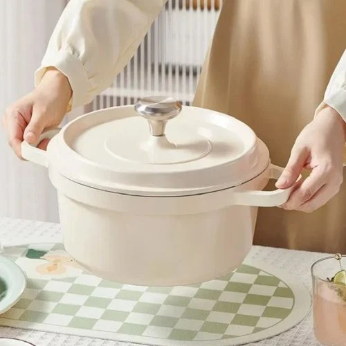 Cocotte - Légère et revêtement anti adhésif 2.7 L et 4.5 L
