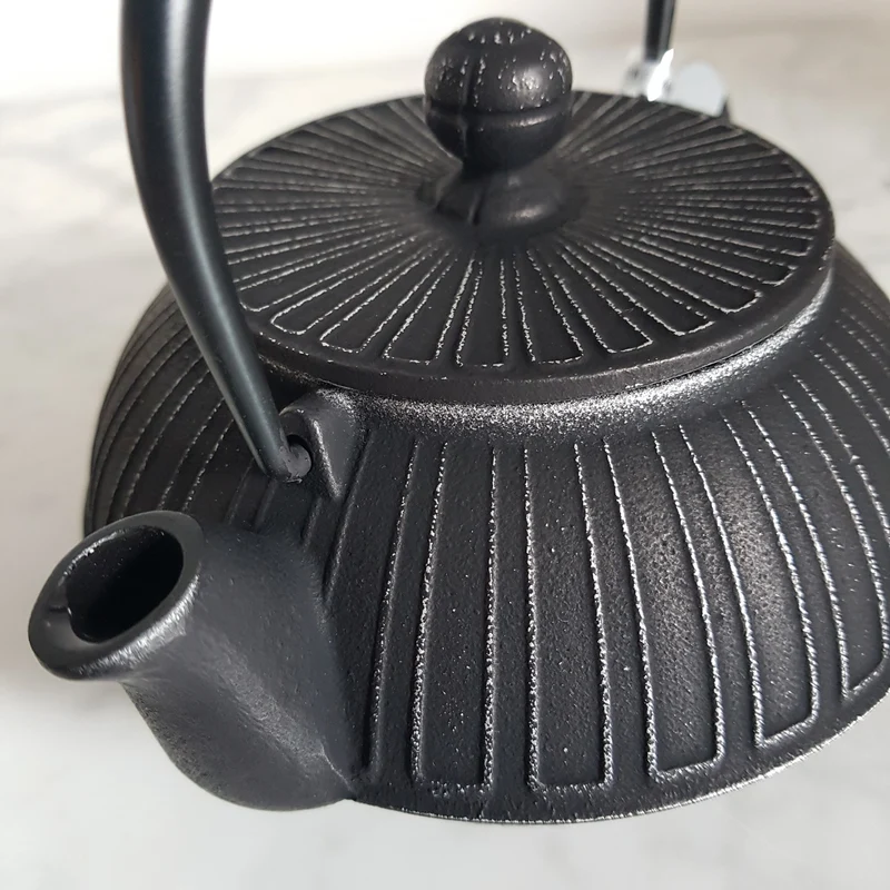 Théière en Fonte Japonaise Iwachu Kiku 650ml