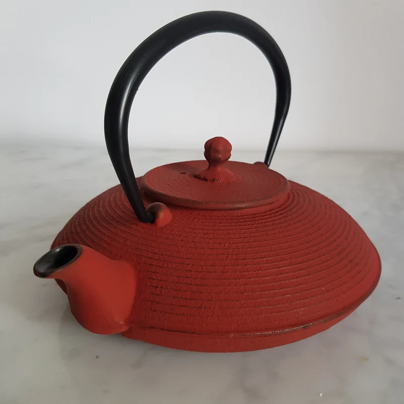 Théière en Fonte Plate Rouge Oiharu Nenrin 650ml